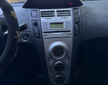 Синий Тойота Ярис, объемом двигателя 1.3 л и пробегом 200 тыс. км за 5500 $, фото 5 на Automoto.ua