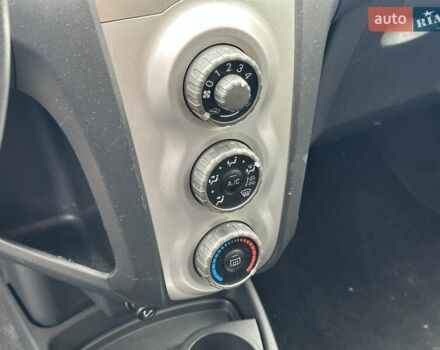 Тойота Ярис 2008 в Киеве на Automoto.ua Синий Тойота Ярис, объемом двигателя 1.3 л и пробегом 217 тыс. км за 5190 $, фото 20 на Automoto.ua