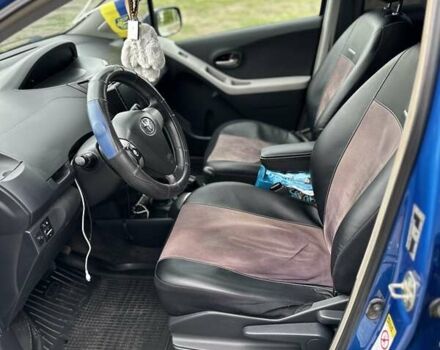 Синий Тойота Ярис, объемом двигателя 1.3 л и пробегом 256 тыс. км за 6000 $, фото 10 на Automoto.ua