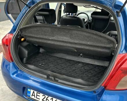 Синий Тойота Ярис, объемом двигателя 1.3 л и пробегом 256 тыс. км за 6000 $, фото 15 на Automoto.ua