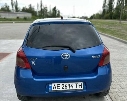 Синий Тойота Ярис, объемом двигателя 1.3 л и пробегом 256 тыс. км за 6000 $, фото 4 на Automoto.ua