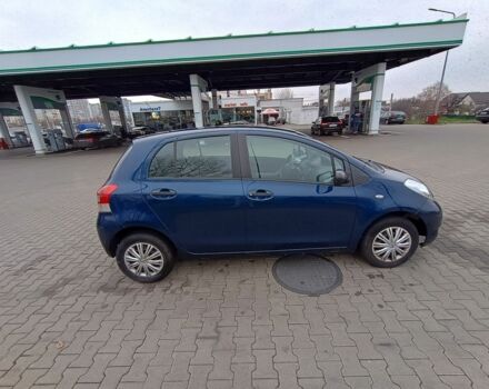 Синий Тойота Ярис, объемом двигателя 1 л и пробегом 3 тыс. км за 6000 $, фото 2 на Automoto.ua