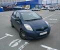 Синій Тойота Яріс, об'ємом двигуна 1 л та пробігом 195 тис. км за 4999 $, фото 2 на Automoto.ua