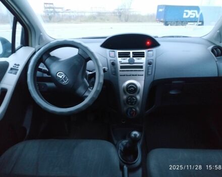 Синій Тойота Яріс, об'ємом двигуна 1 л та пробігом 195 тис. км за 4999 $, фото 12 на Automoto.ua