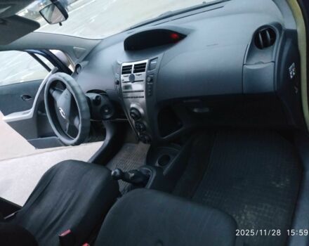 Синій Тойота Яріс, об'ємом двигуна 1 л та пробігом 195 тис. км за 4999 $, фото 15 на Automoto.ua