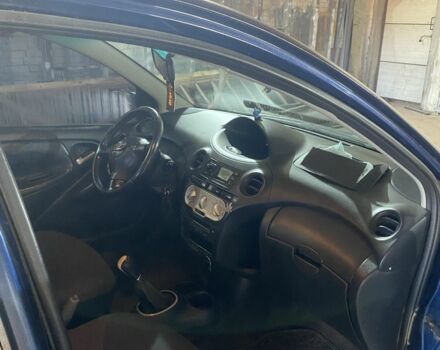 Синий Тойота Ярис, объемом двигателя 1 л и пробегом 126 тыс. км за 3200 $, фото 8 на Automoto.ua