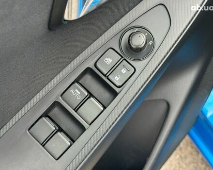 Синій Тойота Яріс, об'ємом двигуна 1.5 л та пробігом 170 тис. км за 12790 $, фото 13 на Automoto.ua