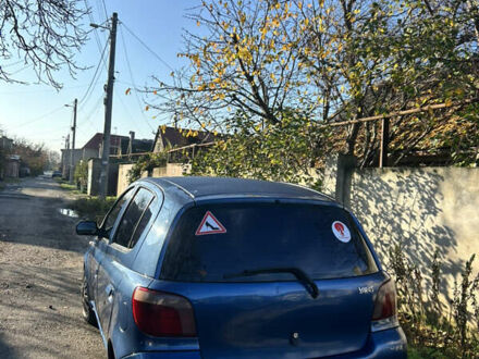 Синий Тойота Ярис, объемом двигателя 1 л и пробегом 260 тыс. км за 2700 $, фото 1 на Automoto.ua