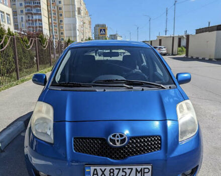 Синий Тойота Ярис, объемом двигателя 1.3 л и пробегом 165 тыс. км за 6000 $, фото 1 на Automoto.ua