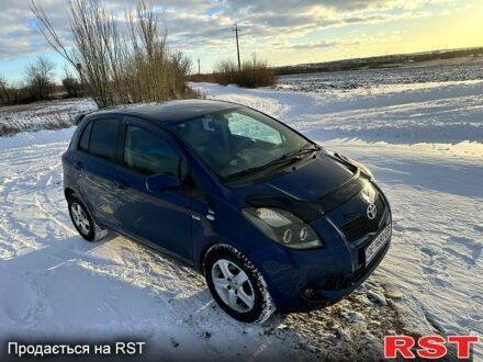 Синий Тойота Ярис, объемом двигателя 1.4 л и пробегом 180 тыс. км за 4750 $, фото 1 на Automoto.ua