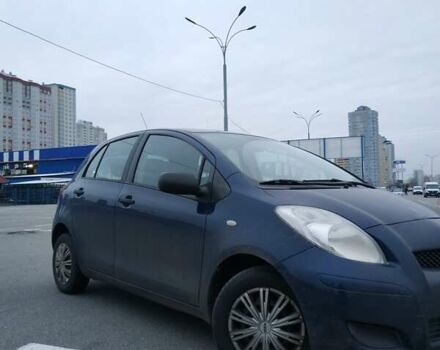 Синий Тойота Ярис, объемом двигателя 0 л и пробегом 195 тыс. км за 4999 $, фото 1 на Automoto.ua