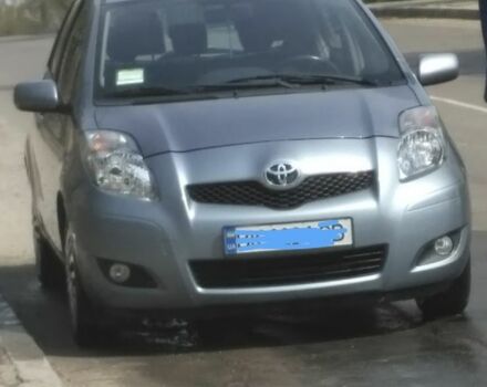 Синий Тойота Ярис, объемом двигателя 1 л и пробегом 275 тыс. км за 6000 $, фото 1 на Automoto.ua