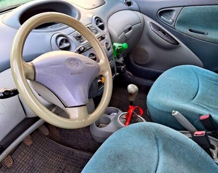 Зеленый Тойота Ярис, объемом двигателя 1 л и пробегом 254 тыс. км за 3000 $, фото 6 на Automoto.ua