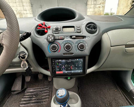 Зеленый Тойота Ярис, объемом двигателя 1 л и пробегом 264 тыс. км за 2300 $, фото 6 на Automoto.ua