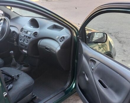 Зеленый Тойота Ярис, объемом двигателя 1 л и пробегом 133 тыс. км за 2800 $, фото 2 на Automoto.ua