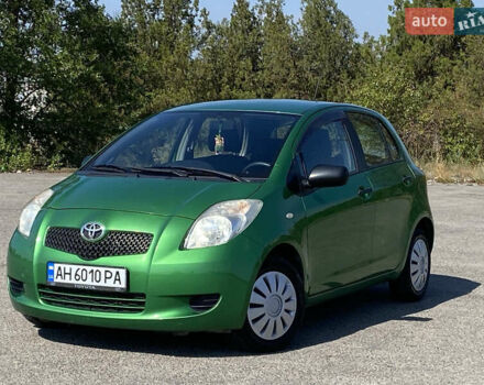 Зеленый Тойота Ярис, объемом двигателя 1.3 л и пробегом 143 тыс. км за 6800 $, фото 1 на Automoto.ua
