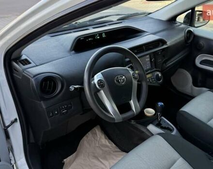 Белый Тойота Aqua, объемом двигателя 1.5 л и пробегом 85 тыс. км за 10499 $, фото 19 на Automoto.ua