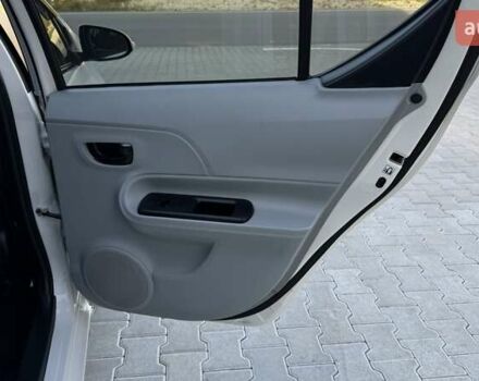 Белый Тойота Aqua, объемом двигателя 1.5 л и пробегом 85 тыс. км за 10499 $, фото 24 на Automoto.ua