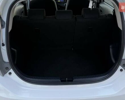 Белый Тойота Aqua, объемом двигателя 1.5 л и пробегом 85 тыс. км за 10499 $, фото 22 на Automoto.ua