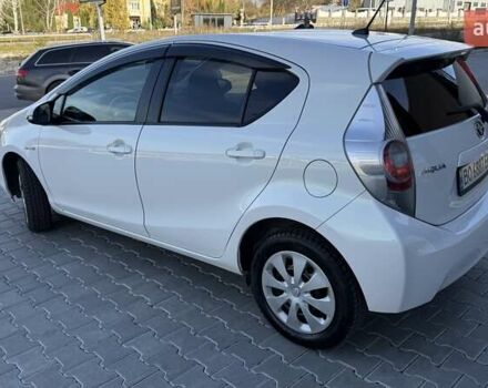 Белый Тойота Aqua, объемом двигателя 1.5 л и пробегом 85 тыс. км за 10499 $, фото 7 на Automoto.ua