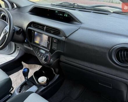 Белый Тойота Aqua, объемом двигателя 1.5 л и пробегом 85 тыс. км за 10499 $, фото 28 на Automoto.ua