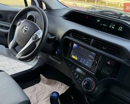 Белый Тойота Aqua, объемом двигателя 1.5 л и пробегом 85 тыс. км за 10499 $, фото 31 на Automoto.ua