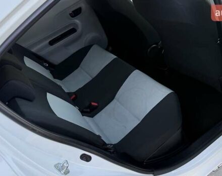 Белый Тойота Aqua, объемом двигателя 1.5 л и пробегом 85 тыс. км за 10499 $, фото 25 на Automoto.ua