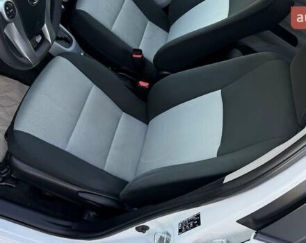 Белый Тойота Aqua, объемом двигателя 1.5 л и пробегом 85 тыс. км за 10499 $, фото 18 на Automoto.ua