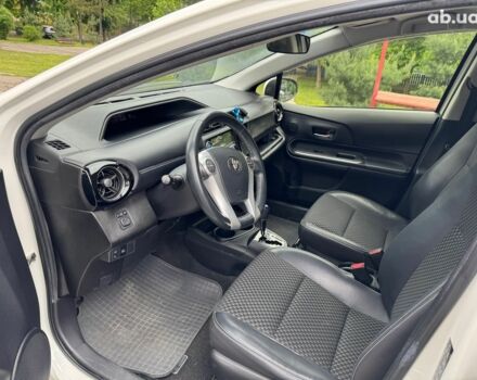 Білий Тойота Aqua, об'ємом двигуна 1.5 л та пробігом 95 тис. км за 11990 $, фото 18 на Automoto.ua
