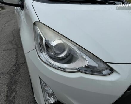Білий Тойота Aqua, об'ємом двигуна 1.5 л та пробігом 95 тис. км за 11990 $, фото 16 на Automoto.ua