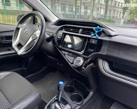Білий Тойота Aqua, об'ємом двигуна 1.5 л та пробігом 95 тис. км за 11990 $, фото 13 на Automoto.ua
