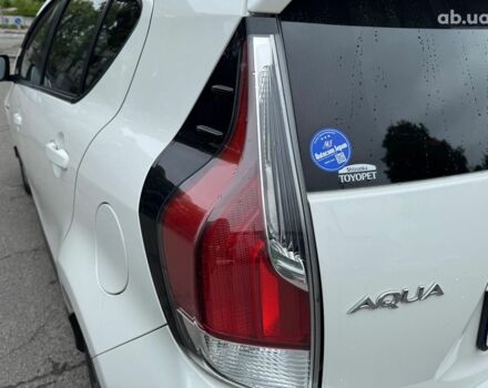 Білий Тойота Aqua, об'ємом двигуна 1.5 л та пробігом 95 тис. км за 11990 $, фото 8 на Automoto.ua