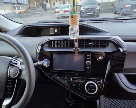 Белый Тойота Aqua, объемом двигателя 1.5 л и пробегом 51 тыс. км за 12800 $, фото 21 на Automoto.ua