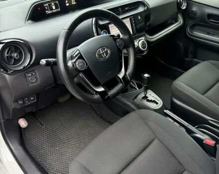 Белый Тойота Aqua, объемом двигателя 1.5 л и пробегом 63 тыс. км за 11300 $, фото 10 на Automoto.ua