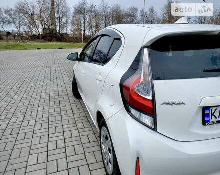 Білий Тойота Aqua, об'ємом двигуна 1.5 л та пробігом 70 тис. км за 11000 $, фото 10 на Automoto.ua
