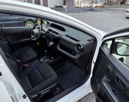 Белый Тойота Aqua, объемом двигателя 1.5 л и пробегом 51 тыс. км за 12800 $, фото 19 на Automoto.ua