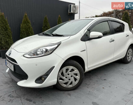 Белый Тойота Aqua, объемом двигателя 1.5 л и пробегом 63 тыс. км за 11300 $, фото 1 на Automoto.ua