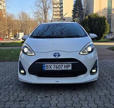 Белый Тойота Aqua, объемом двигателя 1.5 л и пробегом 51 тыс. км за 12800 $, фото 2 на Automoto.ua