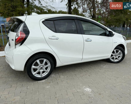Білий Тойота Aqua, об'ємом двигуна 1.5 л та пробігом 86 тис. км за 12800 $, фото 36 на Automoto.ua