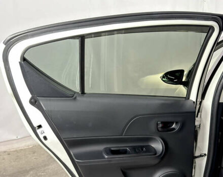 Білий Тойота Aqua, об'ємом двигуна 1.5 л та пробігом 87 тис. км за 13200 $, фото 40 на Automoto.ua