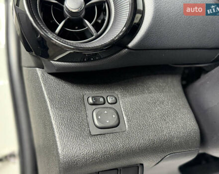 Білий Тойота Aqua, об'ємом двигуна 1.5 л та пробігом 87 тис. км за 13200 $, фото 23 на Automoto.ua