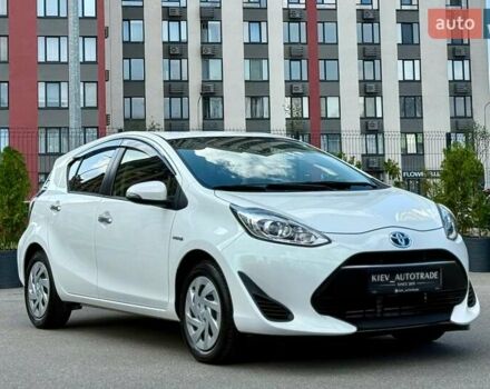 Білий Тойота Aqua, об'ємом двигуна 1.5 л та пробігом 38 тис. км за 13400 $, фото 4 на Automoto.ua