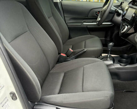 Білий Тойота Aqua, об'ємом двигуна 1.5 л та пробігом 86 тис. км за 12800 $, фото 49 на Automoto.ua