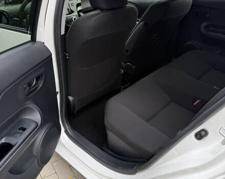 Білий Тойота Aqua, об'ємом двигуна 1.5 л та пробігом 86 тис. км за 12800 $, фото 54 на Automoto.ua