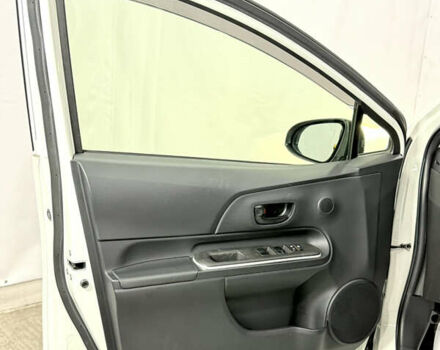 Білий Тойота Aqua, об'ємом двигуна 1.5 л та пробігом 87 тис. км за 13200 $, фото 30 на Automoto.ua