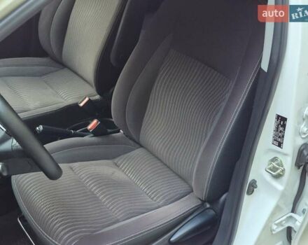 Білий Тойота Aqua, об'ємом двигуна 1.5 л та пробігом 80 тис. км за 12699 $, фото 26 на Automoto.ua