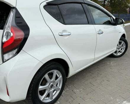 Білий Тойота Aqua, об'ємом двигуна 1.5 л та пробігом 86 тис. км за 12800 $, фото 30 на Automoto.ua