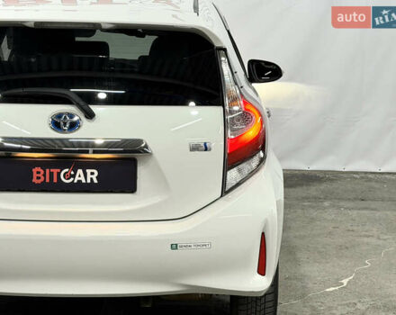Білий Тойота Aqua, об'ємом двигуна 1.5 л та пробігом 87 тис. км за 13200 $, фото 17 на Automoto.ua