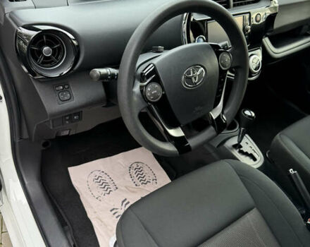 Білий Тойота Aqua, об'ємом двигуна 1.5 л та пробігом 86 тис. км за 12800 $, фото 45 на Automoto.ua
