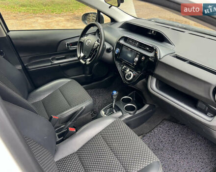 Белый Тойота Aqua, объемом двигателя 1.5 л и пробегом 61 тыс. км за 13200 $, фото 18 на Automoto.ua